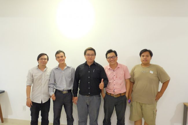 Chụp hình kỉ niệm