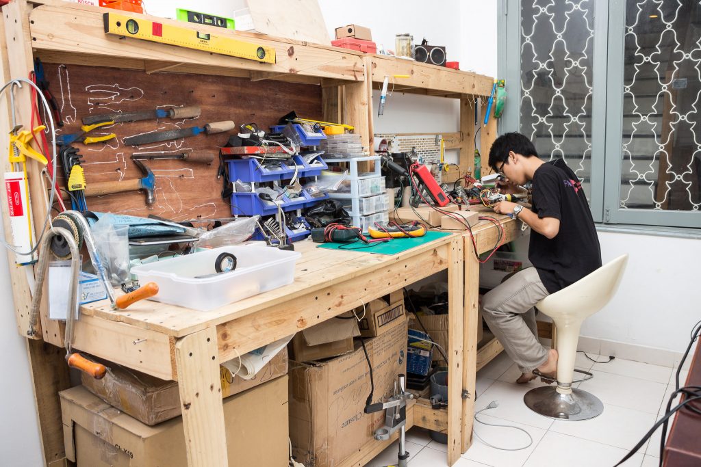 Electronic workbench